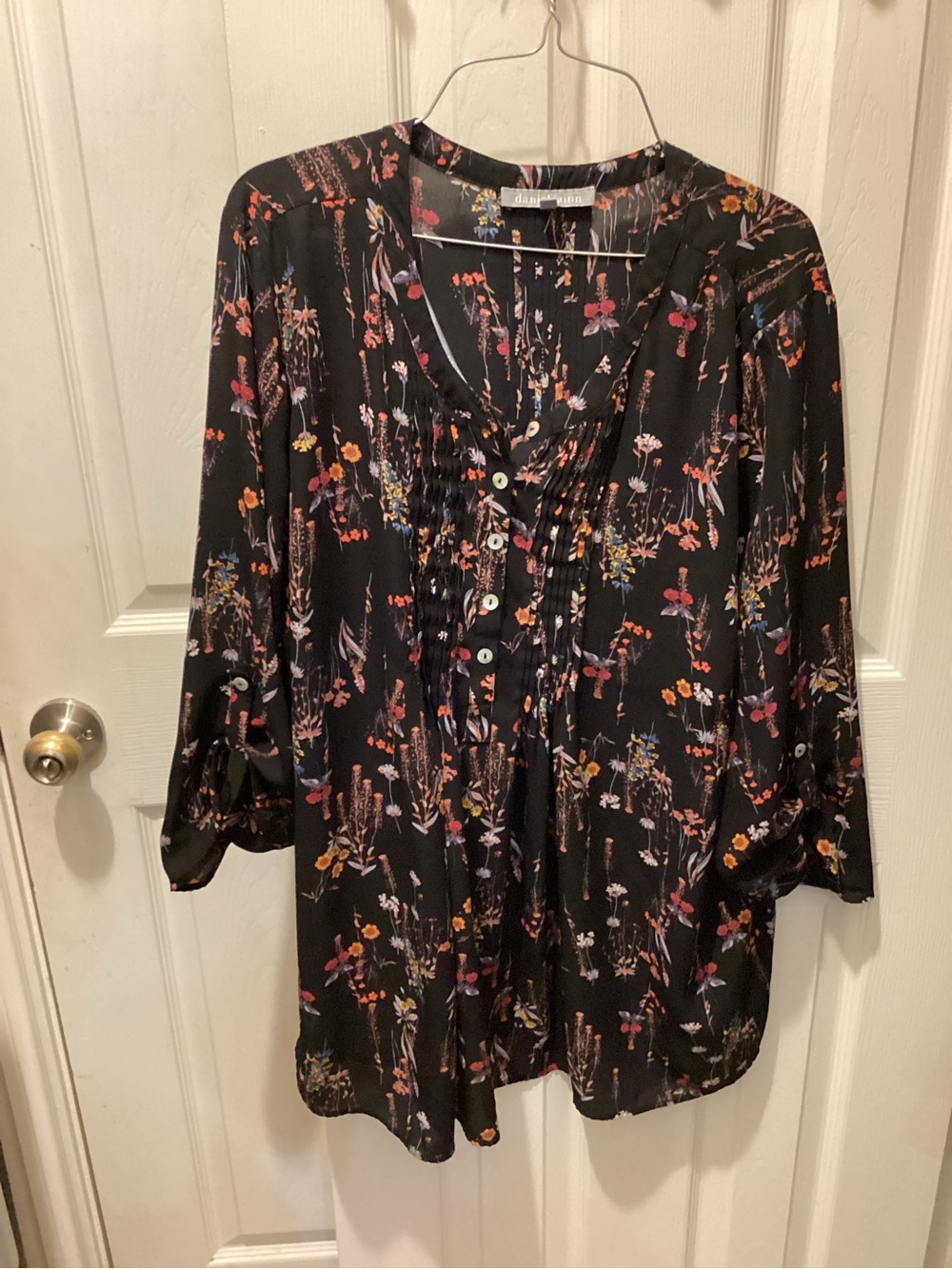 Daniel Rainn Black Floral V-Neck Pintuck Button Blouse